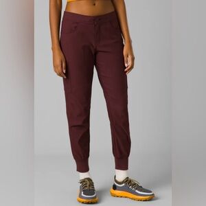 Prana | Halle Jogger II Cargo Stretch Pant | Cacao/Maroon | Size 8